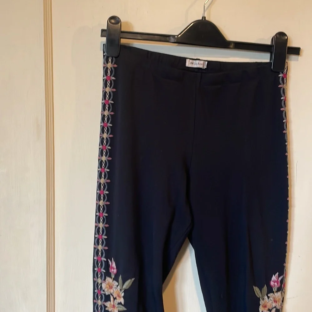 Johnny Was Heavily Embroidered Leggings - Picture 5 of 6